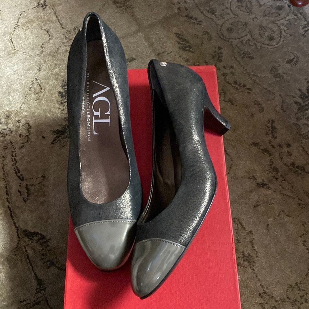 AGL Stunning Shimmering Metallic LeatherPatent Leather Tips Logo Shoes NeverUsed